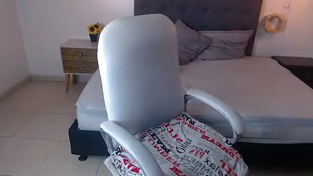 Snapshot of Elenna__ chatting on 07.28.26 Elenna online show from 07.28.26