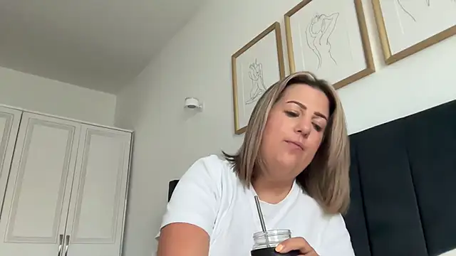 Snapshot of annabellewarick chatting on 07.05.26 annabellewarick online show from 07.05.26