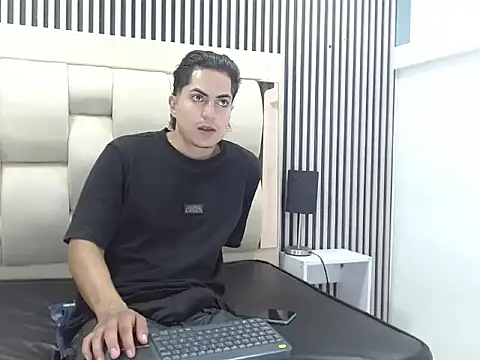 Snapshot of Alex_Wolft chatting on 06.17.26 Alex Wolft online show from 06.17.26