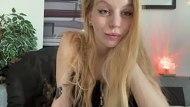 Snapshot of Fanny_Fresh chatting on 07.16.26 Fanny Fresh online show from 07.16.26