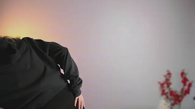 August female online show from 03.25.26