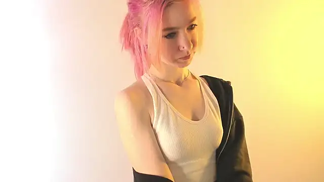 August female online show from 04.25.26