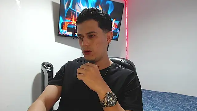 Snapshot of JUAN_CAMILOXXX chatting on 04.24.26 JUAN CAMILOXXX online show from 04.24.26