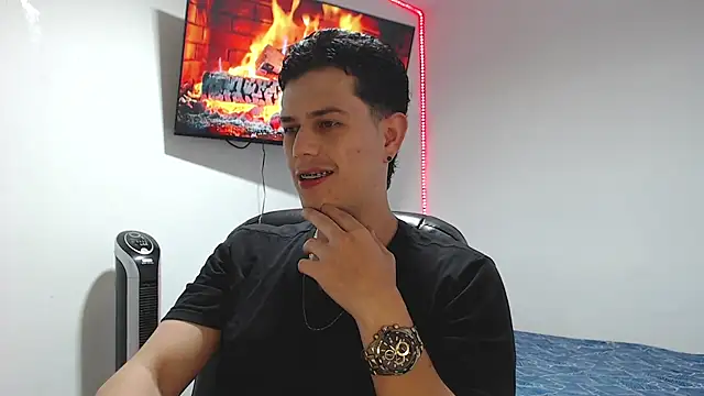 Snapshot of JUAN_CAMILOXXX chatting on 04.28.26 JUAN CAMILOXXX online show from 04.28.26