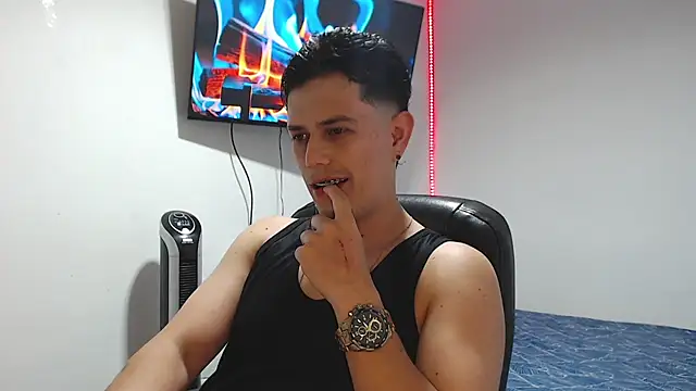 Snapshot of JUAN_CAMILOXXX chatting on 05.13.26 JUAN CAMILOXXX online show from 05.13.26