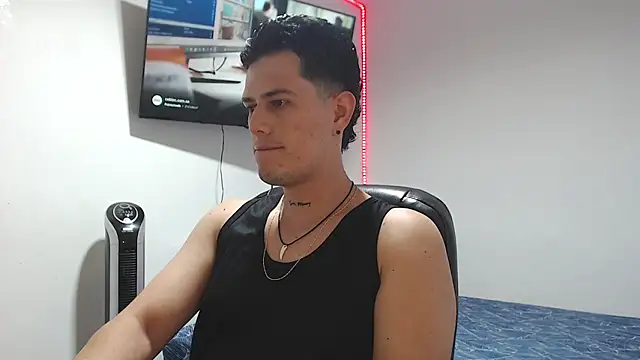 Snapshot of JUAN_CAMILOXXX chatting on 05.23.26 JUAN CAMILOXXX online show from 05.23.26