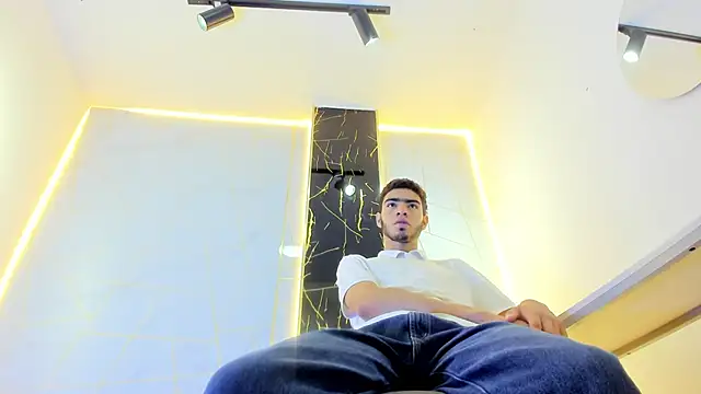 Valentin Lux online show from 03.26.26