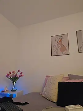 Victoria Evanss online show from 04.25.26