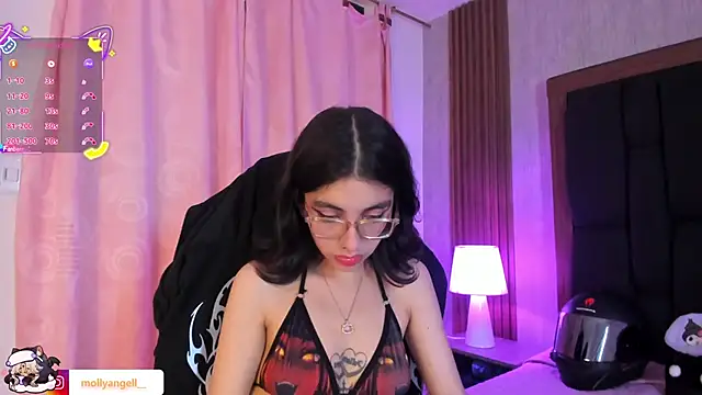 Molly A online show from 04.18.26