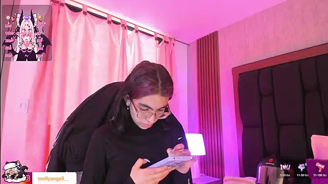 Snapshot of Molly_A chatting on 07.18.26 Molly A online show from 07.18.26