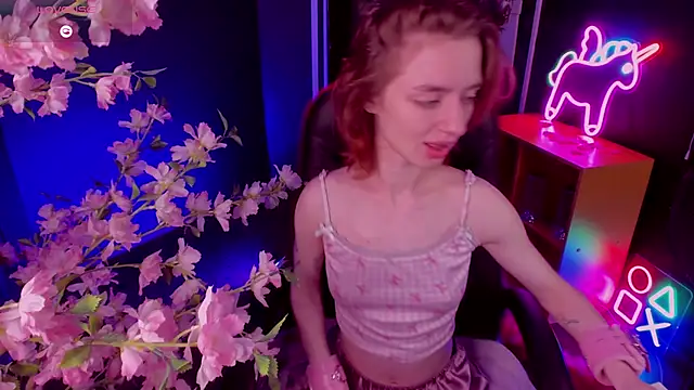 Pretty Victoria online show from 04.22.26