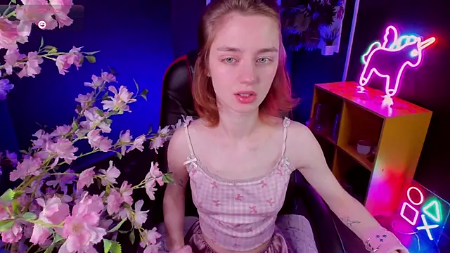 Pretty Victoria online show from 04.24.26