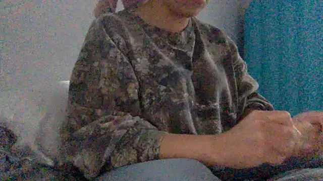 Snapshot of mxmxee chatting on 04.29.26 mxmxee online show from 04.29.26