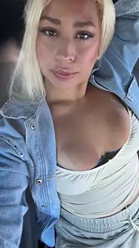 Snapshot of mxmxee chatting on 04.30.26 mxmxee online show from 04.30.26