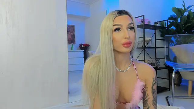 Snapshot of ArianaXO_ chatting on 04.06.26 ArianaXO online show from 04.06.26