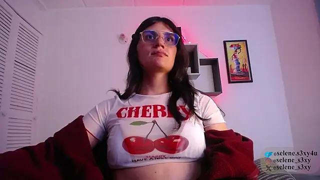 Snapshot of selene_cutie chatting on 03.17.26 selene cutie online show from 03.17.26