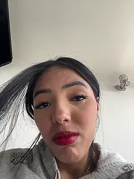 sylphiee  online show from 04.01.26