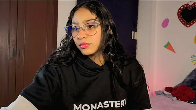 PaulaCutexs online show from 04.15.26