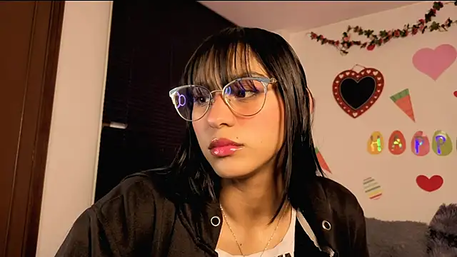 PaulaCutexs online show from 04.29.26