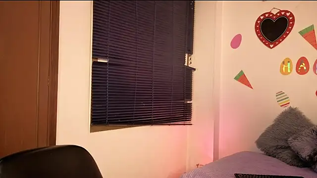 PaulaCutexs online show from 04.30.26