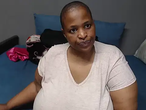 Snapshot of Bustydiva83 chatting on 06.19.26 Bustydiva83 online show from 06.19.26