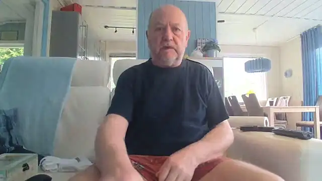 Snapshot of Buggemann chatting on 06.12.26 Buggemann online show from 06.12.26