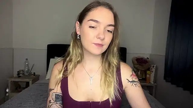 Snapshot of RoxyWet chatting on 07.29.26 RoxyWet online show from 07.29.26
