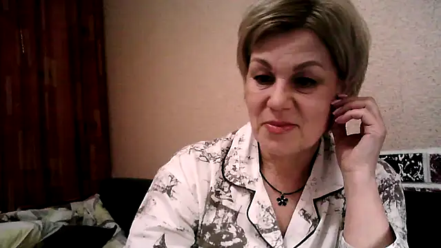 Snapshot of TatkaYang chatting on 04.15.26 TatkaYang online show from 04.15.26