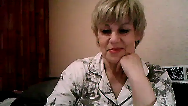 Snapshot of TatkaYang chatting on 04.17.26 TatkaYang online show from 04.17.26