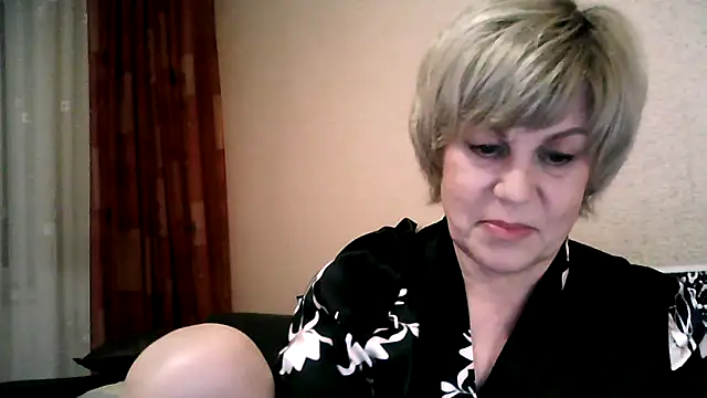 Snapshot of TatkaYang chatting on 05.16.26 TatkaYang online show from 05.16.26