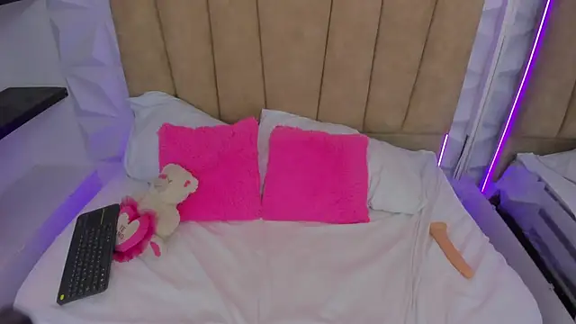 Amelie Fabulous  online show from 04.15.26