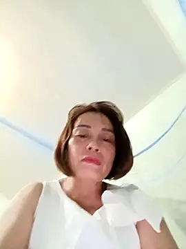 Snapshot of Lyly22x chatting on 03.28.26 Lyly22x online show from 03.28.26