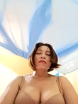 Snapshot of Lyly22x chatting on 03.31.26 Lyly22x online show from 03.31.26