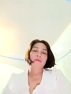 Snapshot of Lyly22x chatting on 03.31.26 Lyly22x online show from 03.31.26