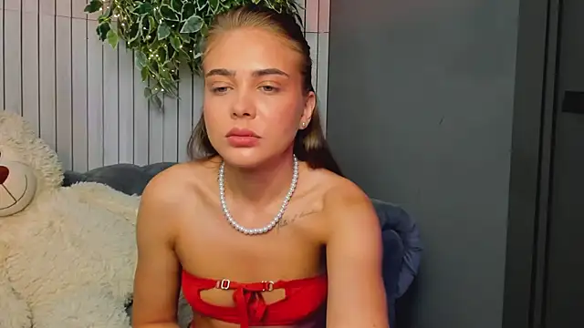 Snapshot of MilaLewi chatting on 05.30.26 MilaLewi online show from 05.30.26
