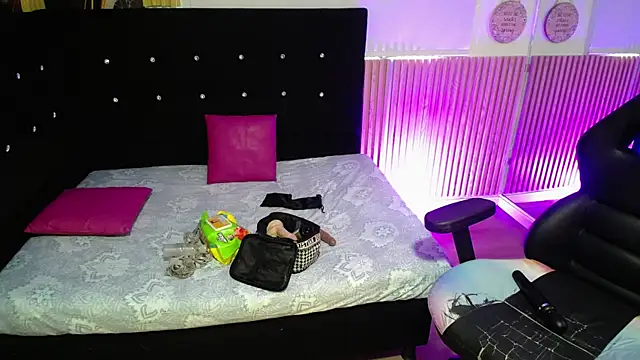 Snapshot of Ebony_rizon chatting on 06.19.26 Ebony rizon online show from 06.19.26