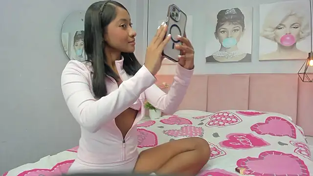 tifannygrey  online show from 03.25.26