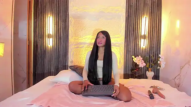 Snapshot of tifannygrey_ chatting on 06.04.26 tifannygrey online show from 06.04.26