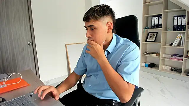 Boss Secret online show from 04.21.26