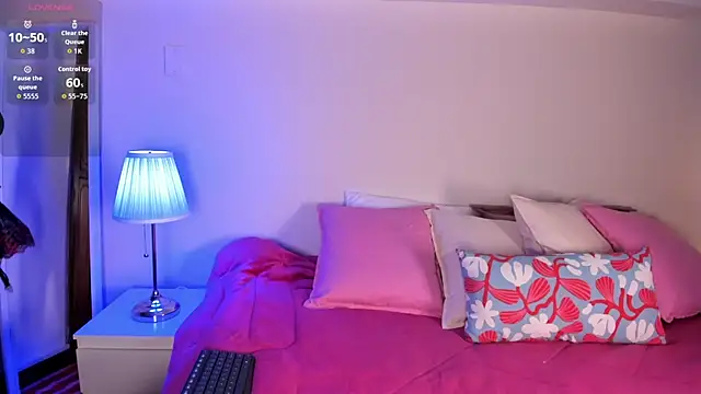 cuttie blondie online show from 07.20.26