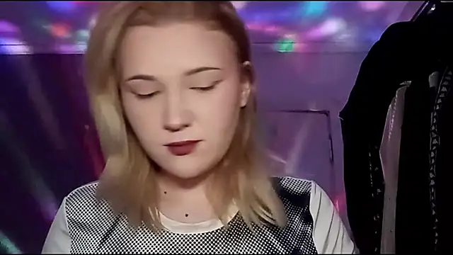 Snapshot of KsUwkA chatting on 03.15.26 KsUwkA online show from 03.15.26