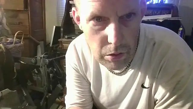 Snapshot of strokingjoe14585 chatting on 05.26.26 strokingjoe14585 online show from 05.26.26