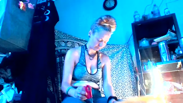 Snapshot of Ambionce chatting on 06.14.26 Ambionce online show from 06.14.26
