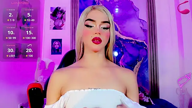 Snapshot of blonde_queen- chatting on 05.27.26 blonde queen- online show from 05.27.26