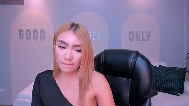 AlessiaMilanoX online show from 04.23.26
