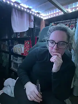 curvyneon online show from 04.17.26