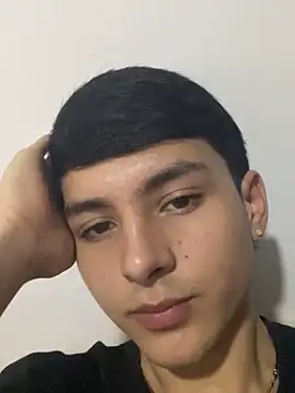 Snapshot of Andrew_restrepoo chatting on 05.17.26 Andrew restrepoo online show from 05.17.26