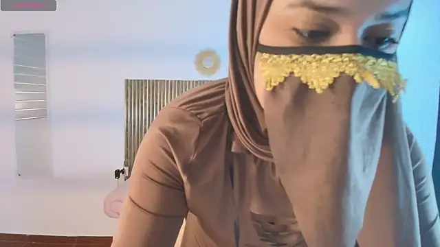 Snapshot of Aminaa_Kaarim chatting on 05.08.26 Aminaa Kaarim online show from 05.08.26