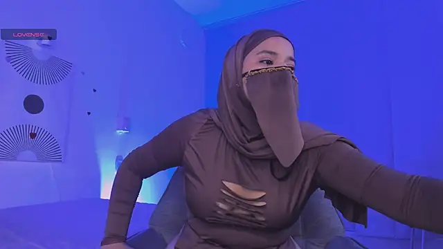 Snapshot of Aminaa_Kaarim chatting on 07.14.26 Aminaa Kaarim online show from 07.14.26