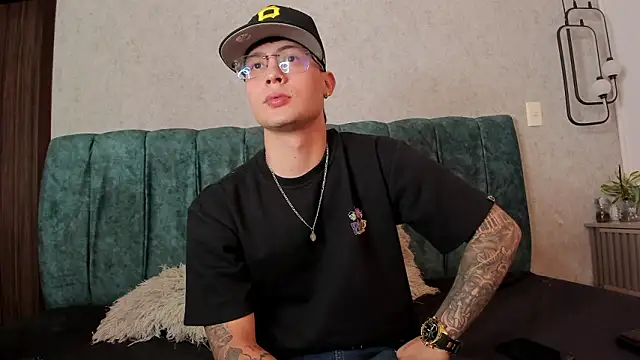 Santii Twink online show from 03.18.26